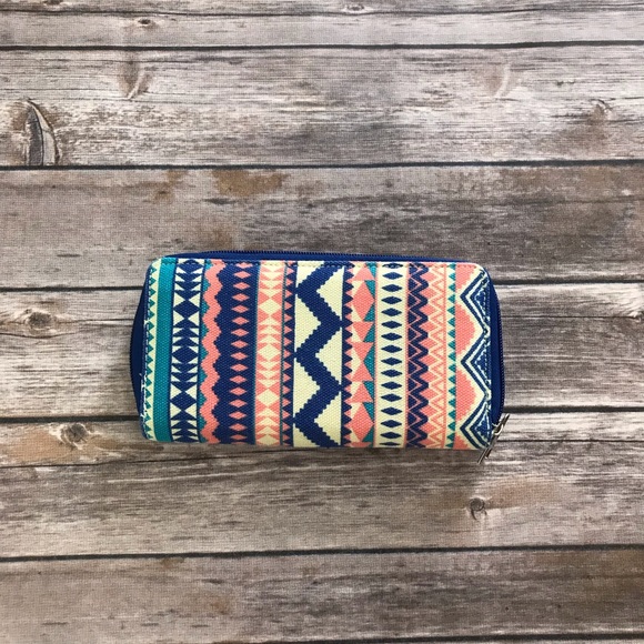 Handbags - Aztec Print Wallet